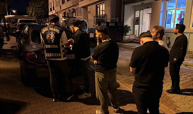 Üsküdar'da düğün konvoyu yaparak yolu kapatan sürücülere para cezası