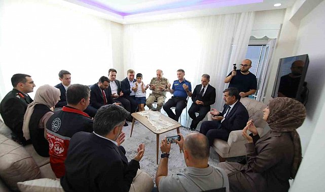Vali Aydoğdu şehit ailesini ziyaret etti