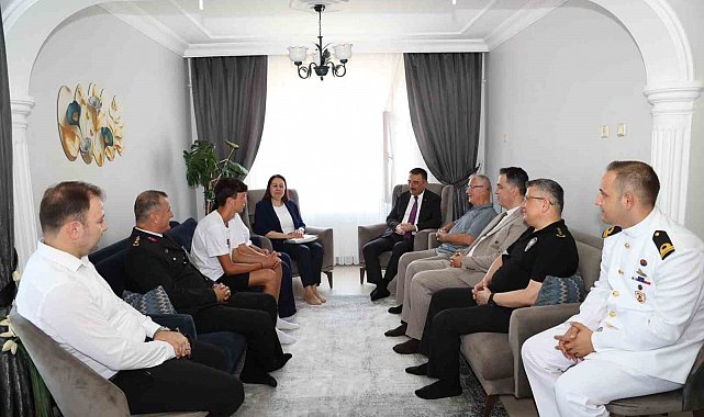 Vali Hacıbektaşoğlu'ndan şehit ailesine ziyaret