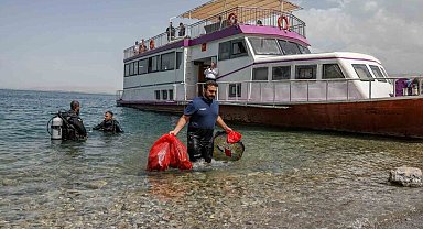 Van Gölü'nün dibinden çıkartılan atıklar pes dedirtti