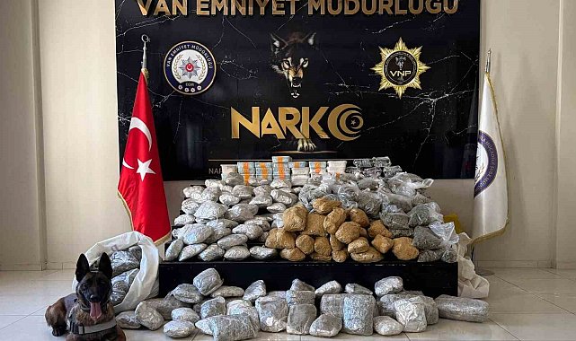 Van'da kamyonetteki yün çuvallarının içinden 122 kilo uyuşturucu çıktı