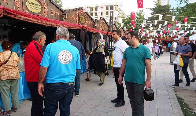 Van'da "İşyurtları Ürün ve El Sanatları Fuarı'nı 100 bin kişi ziyaret etti