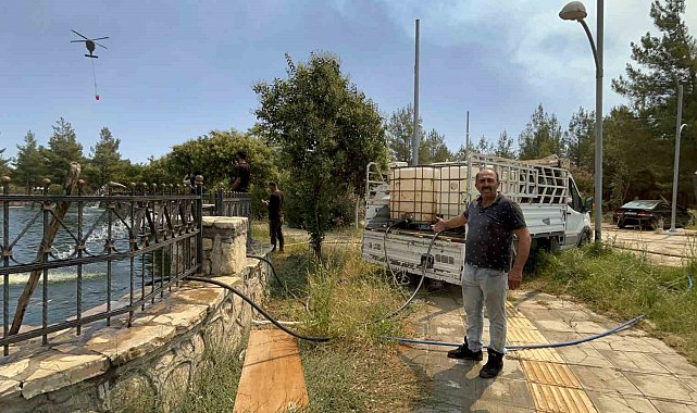 Vatandaşlar, 45 kilometreden yangınla mücadeleye traktörlerle su taşıyorlar