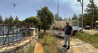 Vatandaşlar, 45 kilometreden yangınla mücadeleye traktörlerle su taşıyorlar