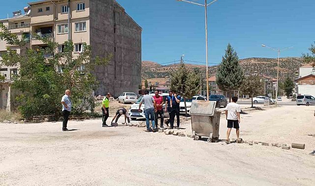 Vatandaşlardan tozlu yol eylemi