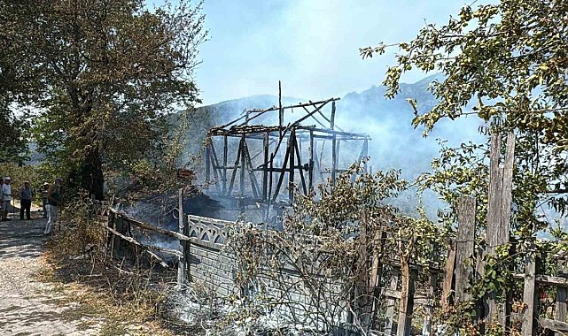 Yakılan anız ahırı yaktı, eve sıçramadan söndürüldü