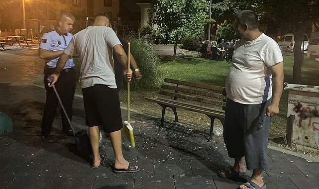 Yalova'da zabıta çekirdek kabuklarını atan vatandaşlara yerleri temizletti