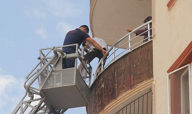 Yangın merdiveni alev aldı; 5 kişi hastaneye kaldırıldı