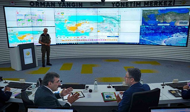 Yangın Yönetim Merkezi'ndeki toplantıda bakanlar orman yangınlarını ele aldı