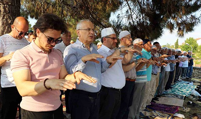 Yangınların devam ettiği Karabük'te yağmur duası yapıldı