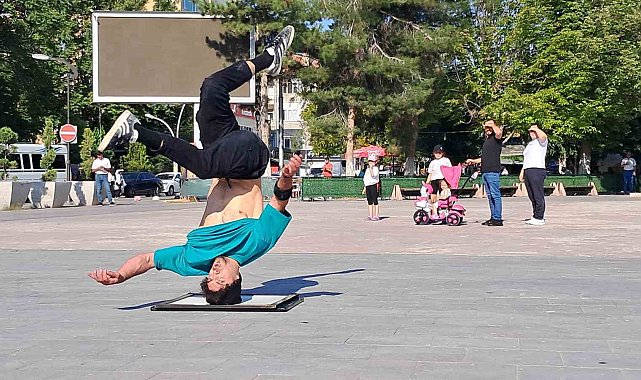 Yaptığı dansla adını rekorlar kitabına yazdırmayı hedefliyor