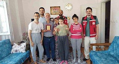 Yarım asırlık evli çifte teşekkür plaketi
