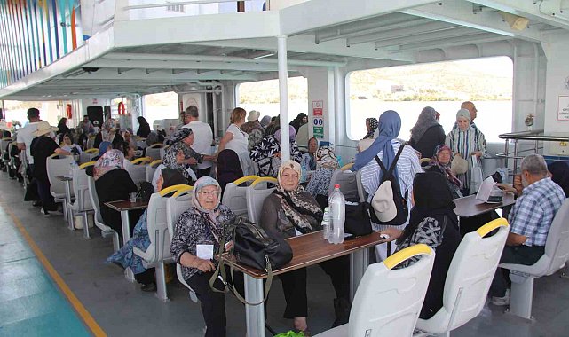 Yaşlıların moral gezisinde renkli görüntüler oluştu