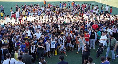 Yaz spor okullarına katılan öğrencilere forma desteği