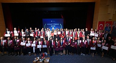 Yeni profesörler ve doçentler beratlarını aldı