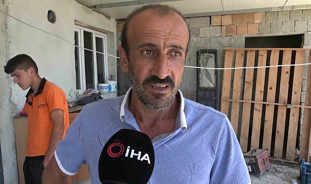 Yılana benzerliğiyle dikkat çeken 1 buçuk metrelik kertenkele kameralara yakalandı