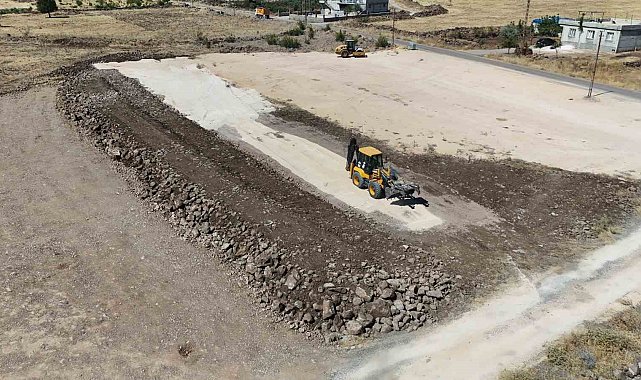 Yılmaz'dan Seymenli ve Ağaçlıboyno'ya düğün alanı futbol sahası müjdesi