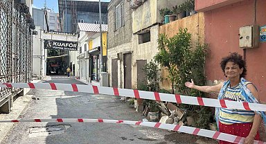 Yoldaki çökmeler evleri tehdit etmeye başladı