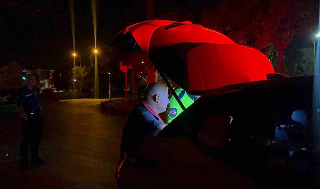 Yolun karşısına geçmek isteyen kadına ters yönden gelen plakasız araç çarptı