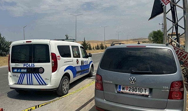 Yozgat'ta elektrik direğine çarpan otomobildeki 3 kişi yaralandı