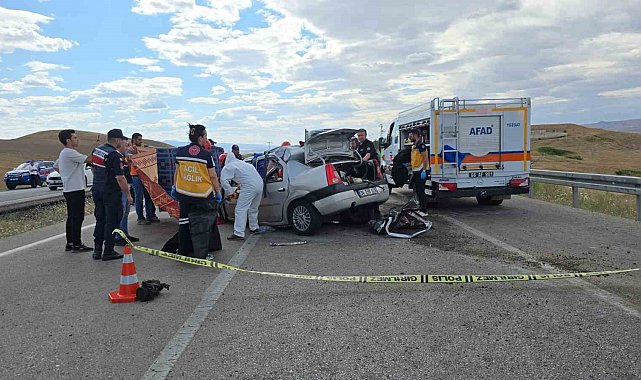 Yozgat'ta kamyonla otomobillin karıştığı kazada 3 kişi öldü 2 kişi yaralandı
