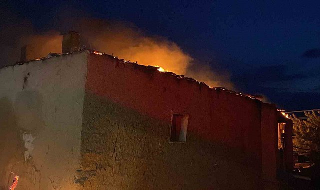 Yozgat'taki yangında ev kullanılamaz hale geldi