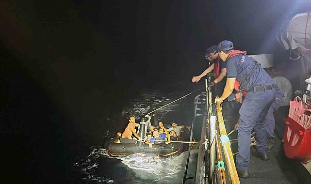 Yunanistan'ın geri ittiği can sallarında 16 düzensiz göçmen kurtarıldı