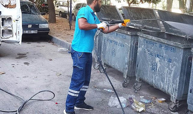 Yunusemre'de çöp konteynerleri dezenfekte ediliyor