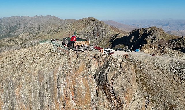 3 bin metredeki mescid yörede "Kırkların buluşma yeri" inancıyla anılıyor
