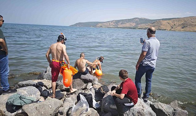 30 Ağustos'ta Van Gölü'nde 6 kilometre yüzdüler