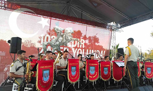 5. Kolordu Kara Kuvvetleri Komutanlığı Bandosu Tekirdağ'da Zafer Bayramı coşkusu yaşattı