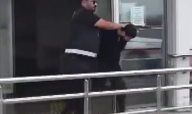 Adana sıcağında montla trafiğe çıkınca polise yakalandı