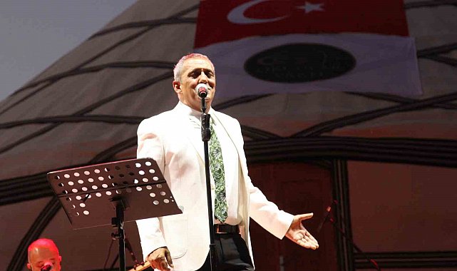 Ahlat'ta konser veren Yavuz Bingöl, Gazze'deki zulme dikkat çekti