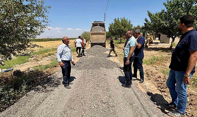 Akçadağ'da grup yolu çalışmaları devam ediyor