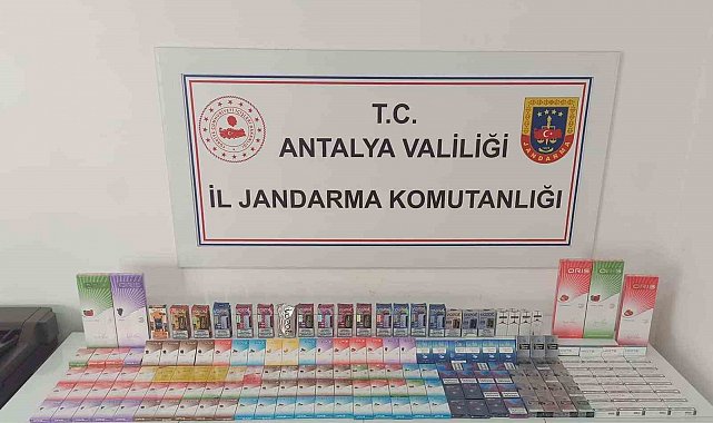 Alanya'da kaçak sigara operasyonunda çok sayıda malzemeye el konuldu