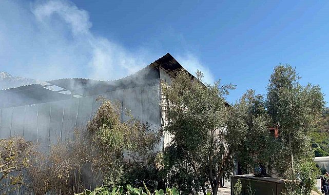 Alanya'da mobilya atölyesinde yangın