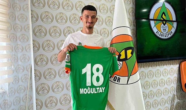 Alanyaspor kadrosuna kattığı 4 oyuncu için imza töreni düzenledi