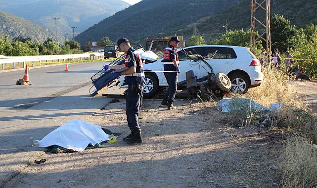 Amasya'da otomobil patpatla çarpıştı: Anne ile oğlu hayatını kaybetti