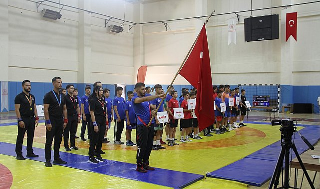 Anadolu Yıldızlar Ligi Türkiye Güreş Şampiyonası Kula'da başladı