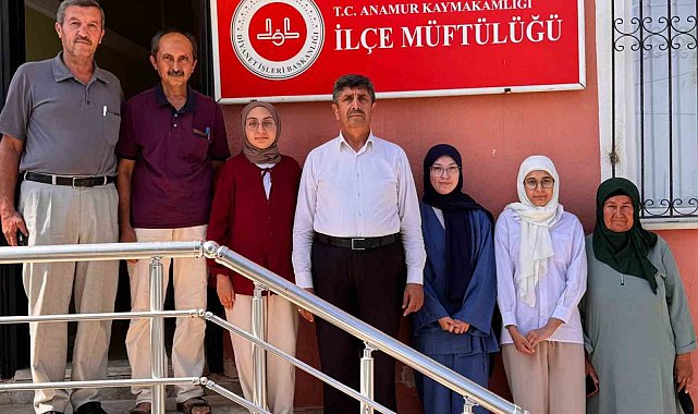 Anamurlu 3 öğrenci umre yolunda