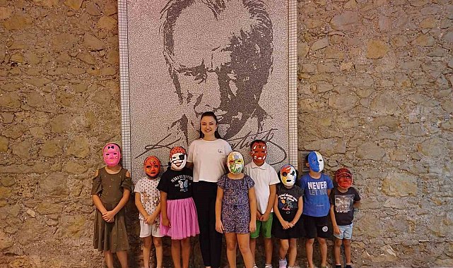 Anne ve çocuklar maske boyama atölyesinde buluştu