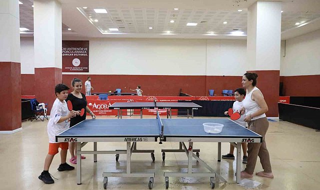 Antalya'da çocuklar yaz tatilini sporla geçiriyor