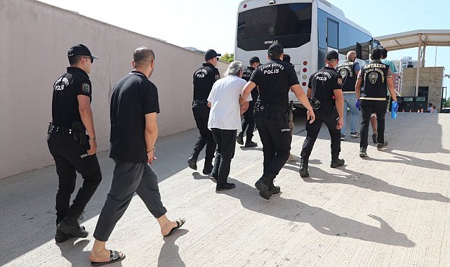 Antalya'da eş zamanlı operasyonda 171 aranan şahıs yakalandı