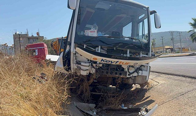 Antalya'da tur otobüsü drenaj hendeğine girdi: 23 yaralı