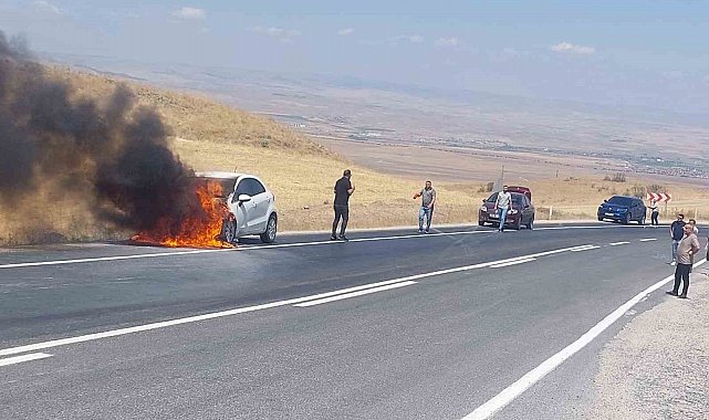 Araç alev alev yandı