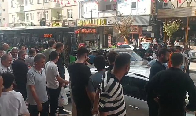 Aracı içinde bayılan sürücü hastaneye kaldırıldı