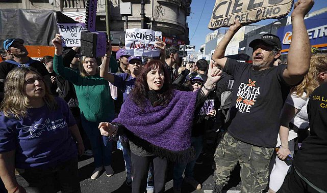 Arjantin Devlet Başkanı Milei'nin konvoyuna taşlı saldırı