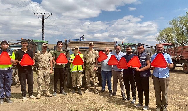 Arpaçay'da jandarma çiftçileri bilgilendirdi