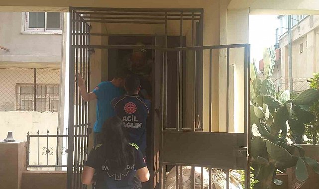 Asansörde mahsur kalan yaşlı kadın ve çocuğu itfaiye kurtardı