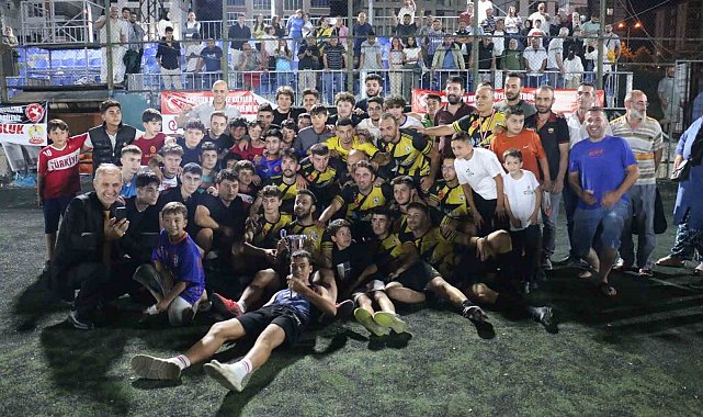 Atakum'da final heyecanı: Kupayı Kurugökçespor kaldırdı